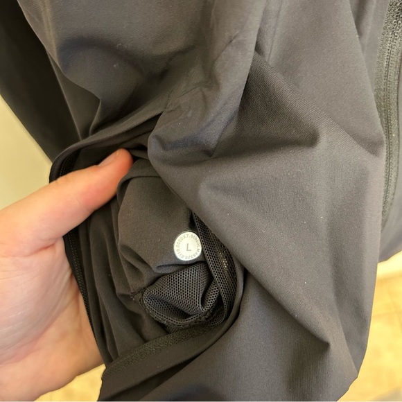 lululemon athletica Men’s Super Light Black Windbreaker Hooded Zip Up Large - Picture 6 of 11